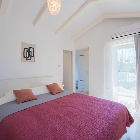 Villa Histria Hedonica In Zabrezani - Haus Fuer 4 Personen *