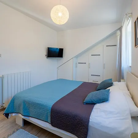 Histria Hedonica In Zabrezani - Haus Fuer 4 Personen *